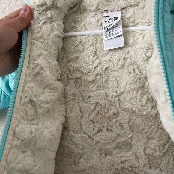THE NORTH FACE Infant’s Riversible Puffer/Faux Fur Jacket - Picture 6 of 8